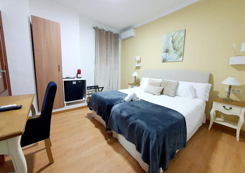Interior economy Twin Room image 2