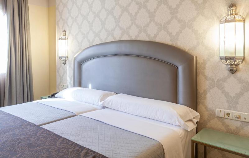 Double Room with Extra Bed (3 Adults) image 4