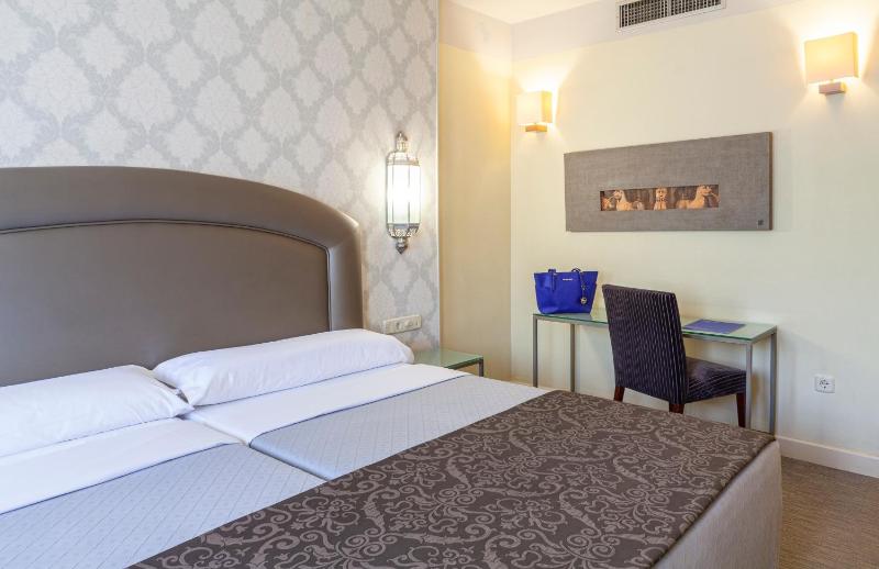 Double or Twin Room image 4