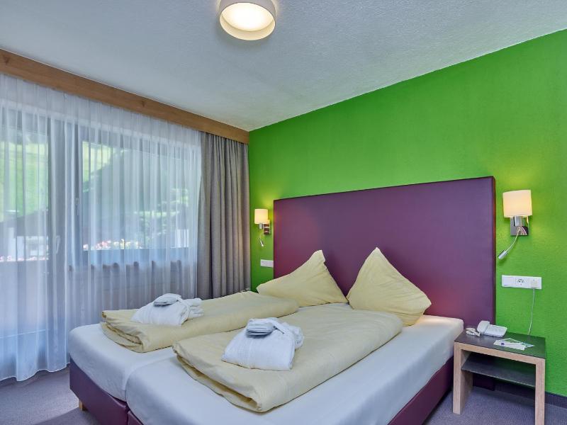 Standard Double Room image 3
