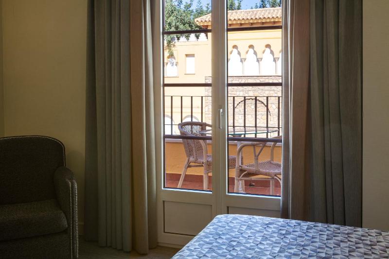 Twin Room with Terrace image 2