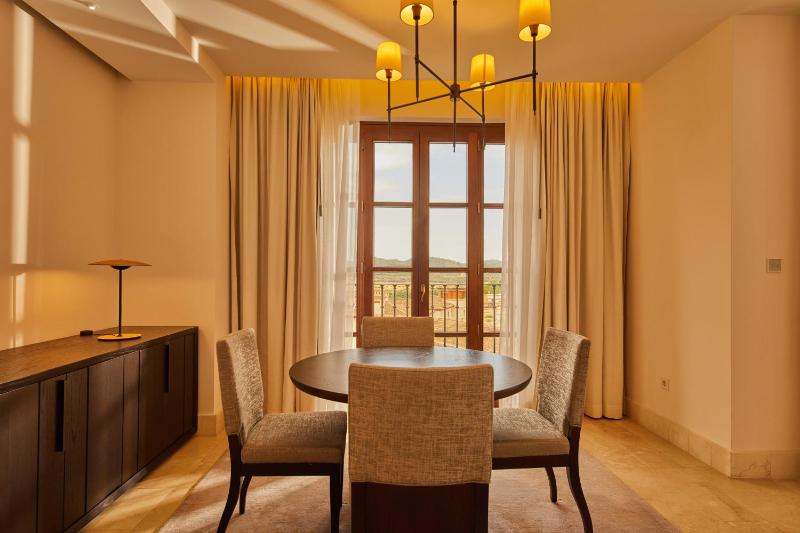 Grand Suite with View image 2