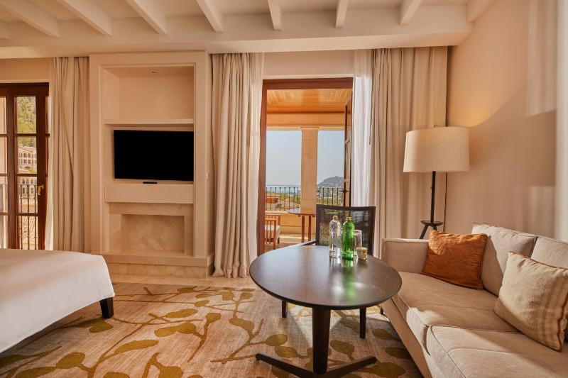 Junior Suite with Valley View image 2