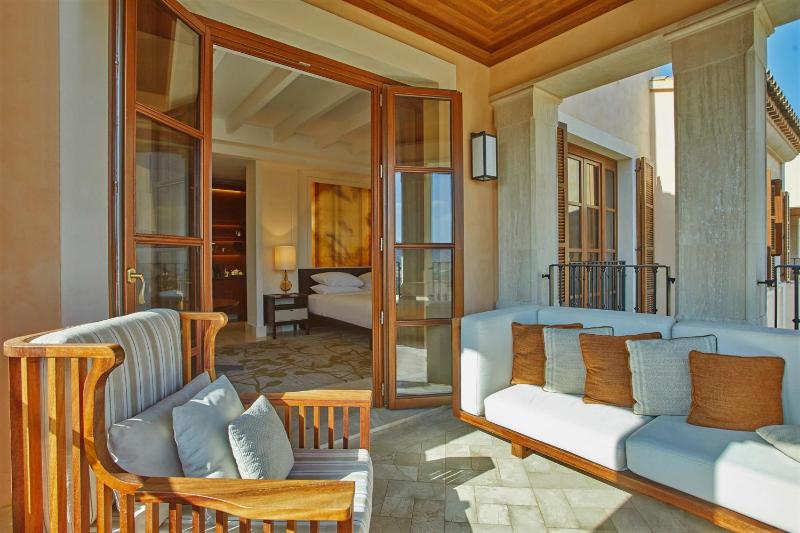 Junior Suite with Resort View image 4