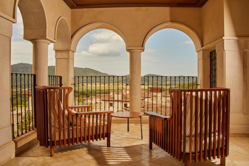 Junior Suite with Resort View image 3