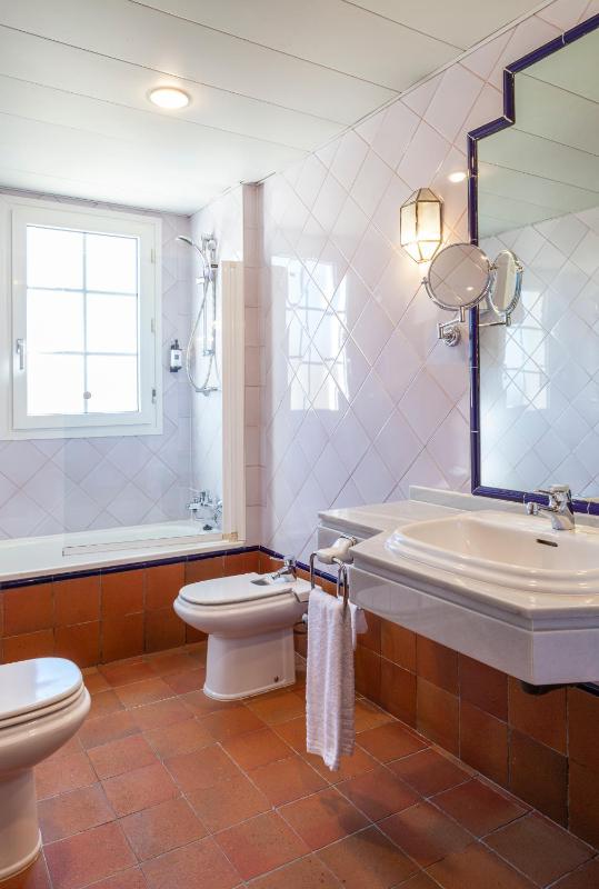 Double Room with Extra Bed (3 Adults) image 2