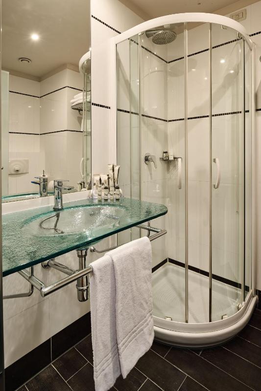 Standard Double or Twin Room image 4