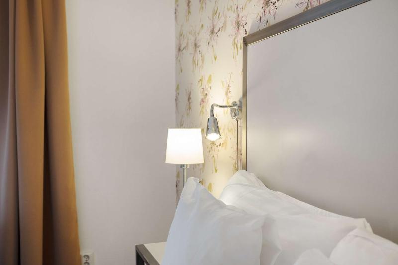 Economy Double or Twin Room image 4