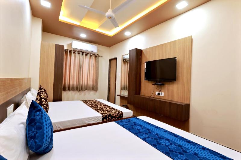 HOTEL ROYAL SUITES + - image 12