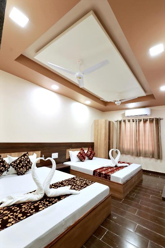 HOTEL ROYAL SUITES + - image 8