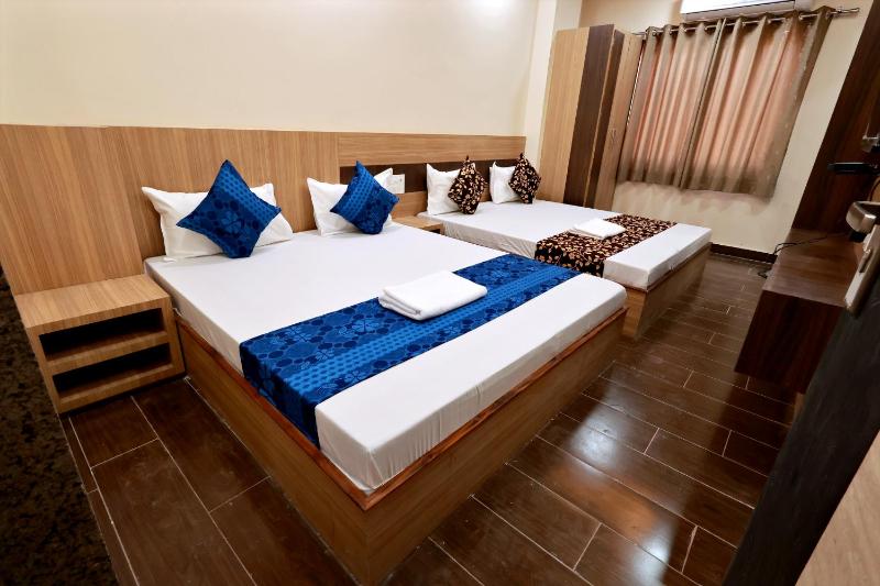 HOTEL ROYAL SUITES + - image 7