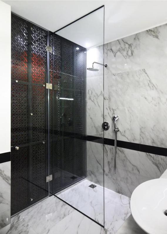 Standard Double Room (Interior Corridor) image 4