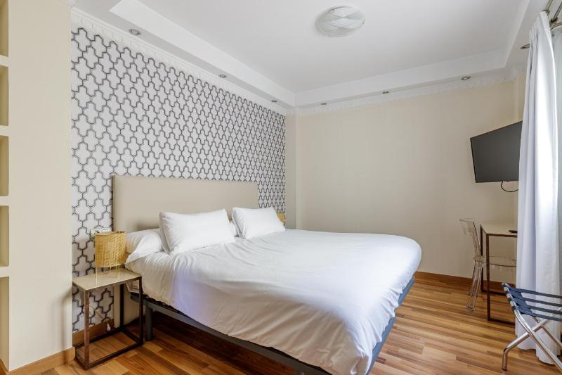 King Room image 3