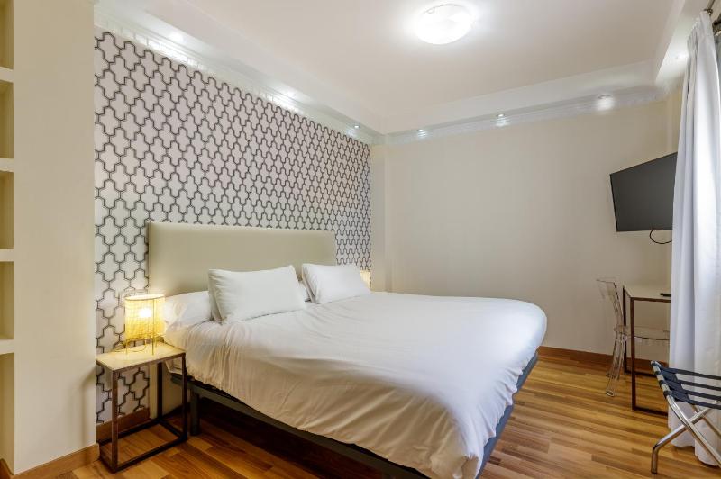 Small Double Room image 2