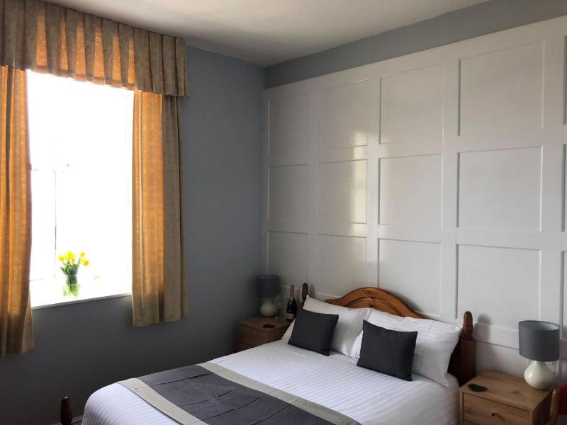 Double Room with Private Bathroom image 1