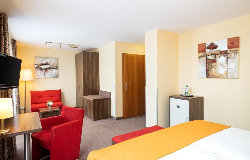 Double Room with Balcony image 4