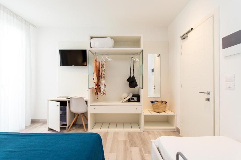 Comfort Triple Room image 4