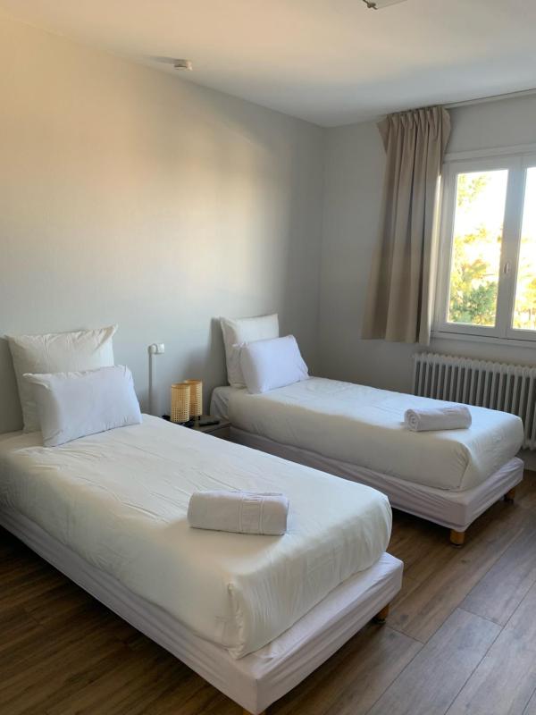 Double Room with Street View image 2