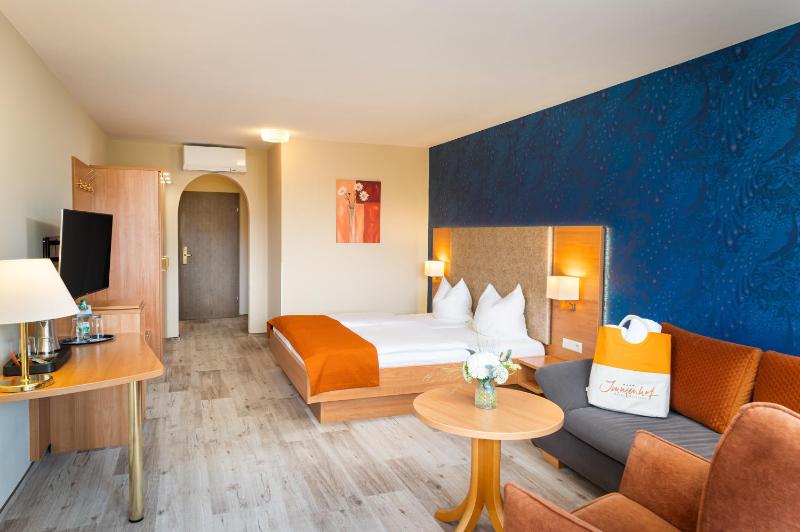 Deluxe Double Room image 1