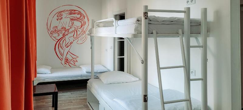 Bed in 7-Bed Mixed Dorm Ensuite image 1