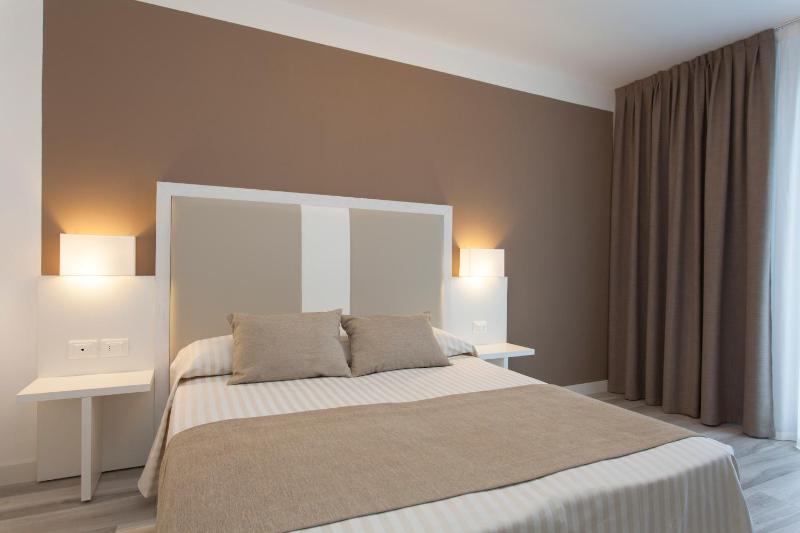 Classic Double or Twin Room image 4