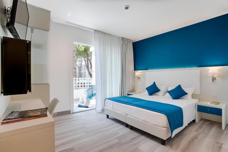 Classic Double or Twin Room image 1