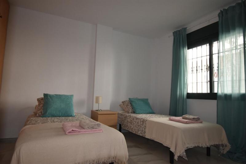 Pueblo Torrequebrada Benalmadena 2 Bed Apt - image 11