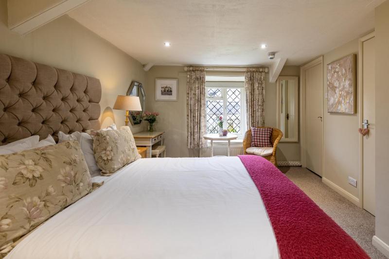 Superior Double or Twin Room with Garden View image 4