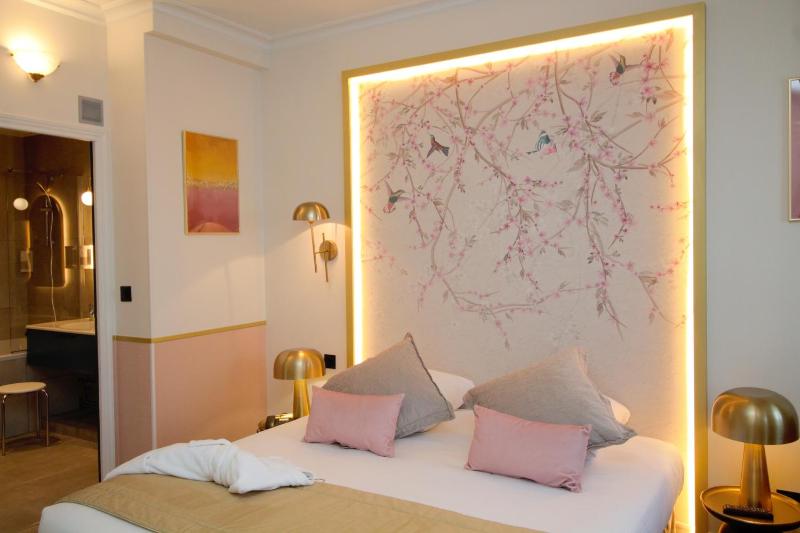 Junior Suite (2 Adults) image 1