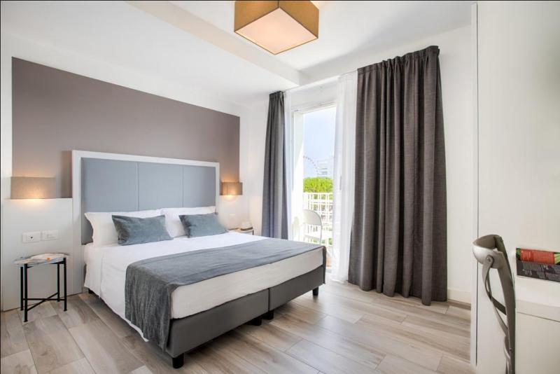 Classic Double or Twin Room with French Balcony image 1