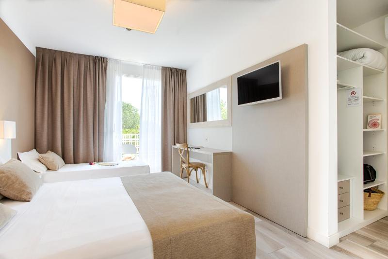 Comfort Triple Room image 1