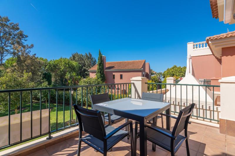 Apartment with Shower image 3