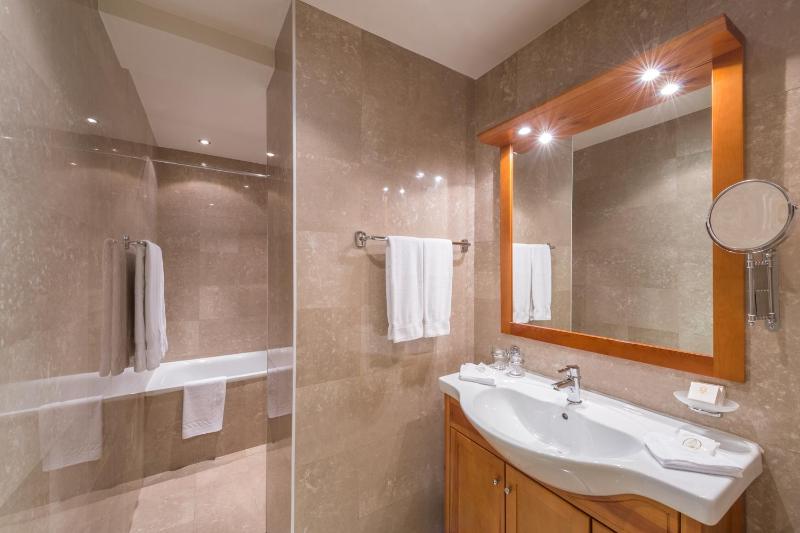 Twin Room image 1
