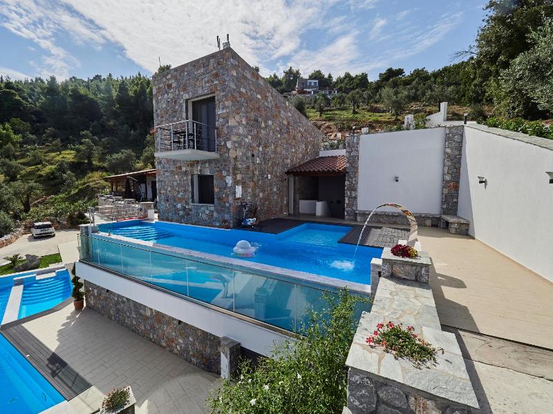 Sky Sea Resort & Villas - image 44