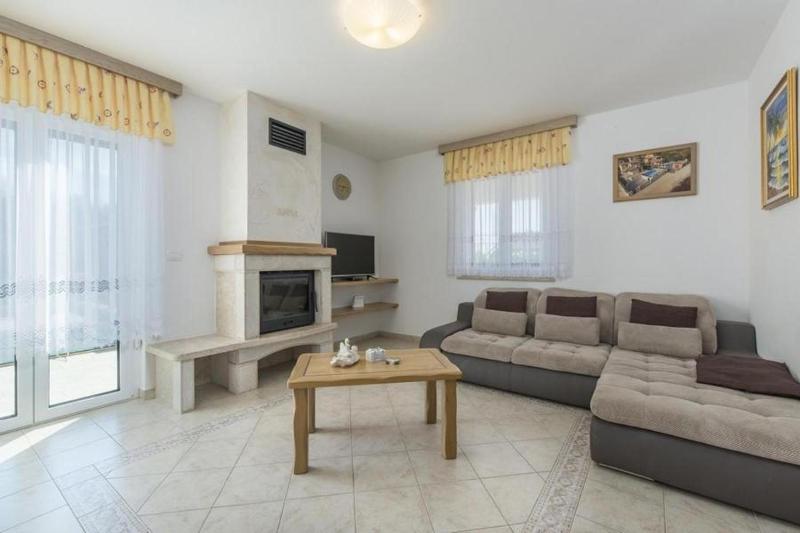 Villa image 3