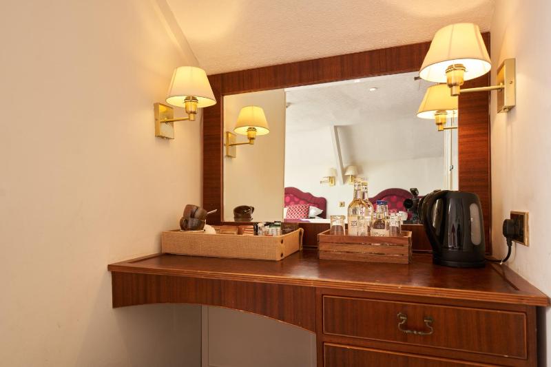 Family Room image 4