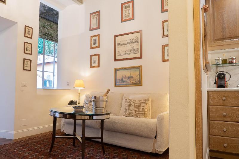 Deluxe One-Bedroom Apartment image 4