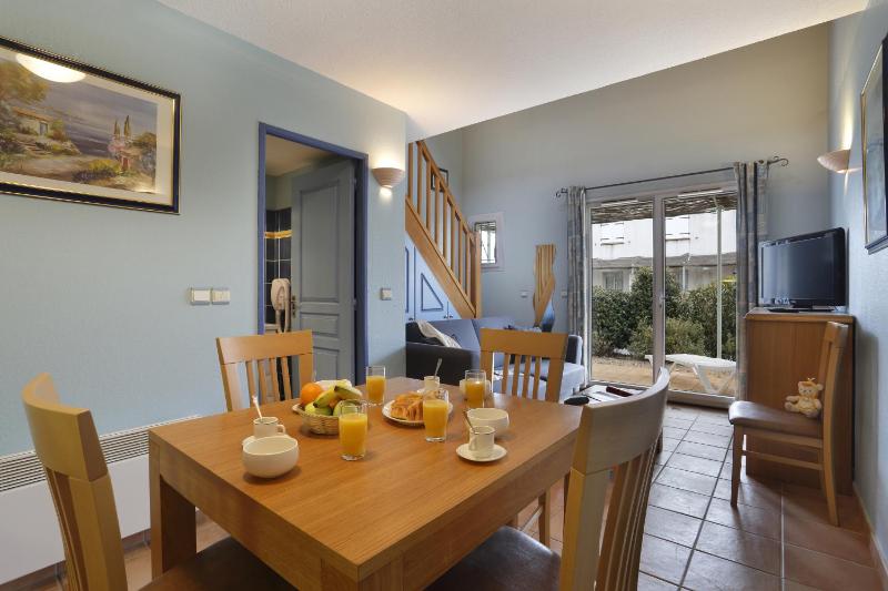One-Bedroom Apartment with Mezzanine image 3
