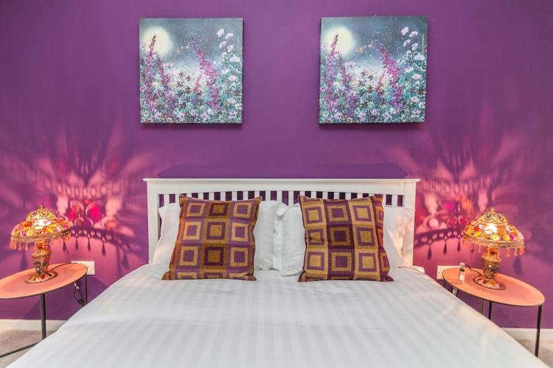4 Bedrooms, Private Bathroom, Private Garden, Free Parking, Close to City Images
