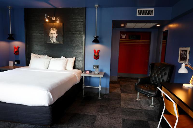 King Room image 4