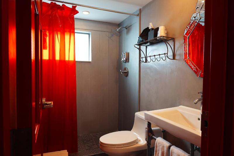 King Room image 3