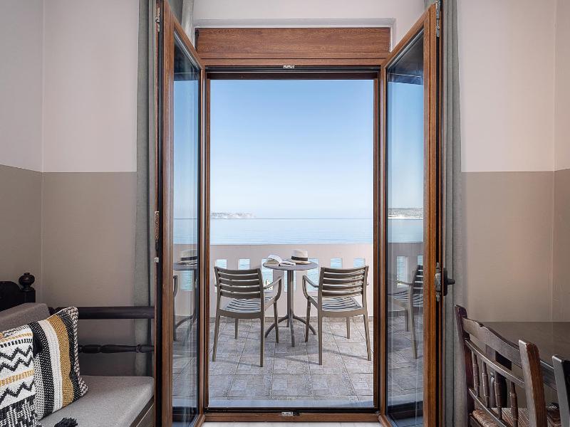 Superior Double or Twin Room with Sea View image 4