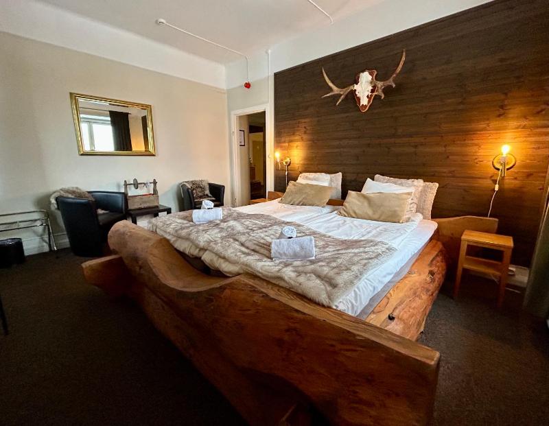 Quadruple Room with Lake View image 2
