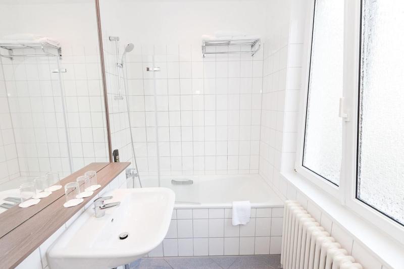 Double Room image 4