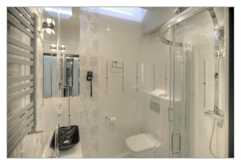 Standard Single Room with Shower image 3
