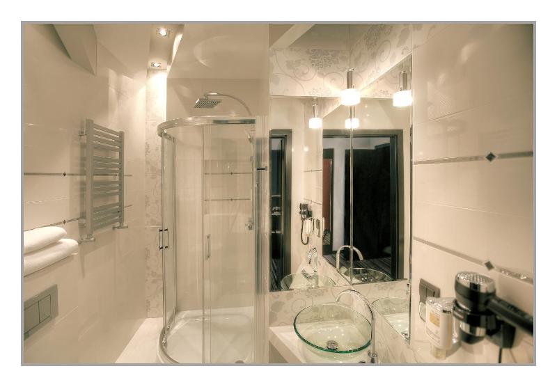 Deluxe Double Room image 2
