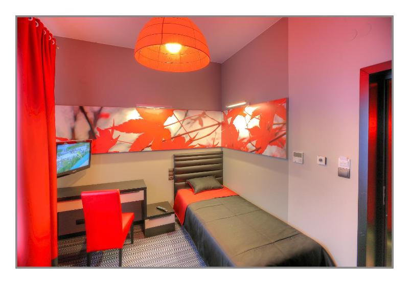 Standard Single Room with Shower image 4