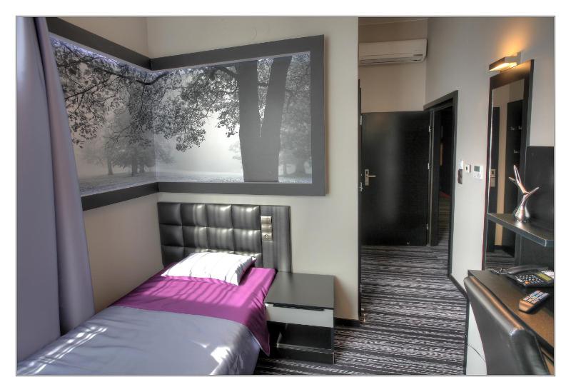 Standard Single Room with Shower image 2