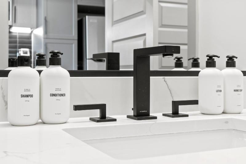 Studio Apartment image 4