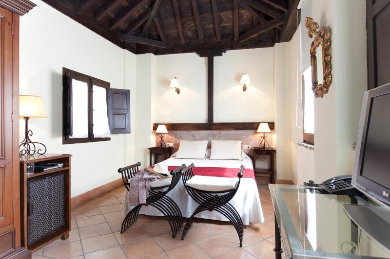 Superior Double Room image 4